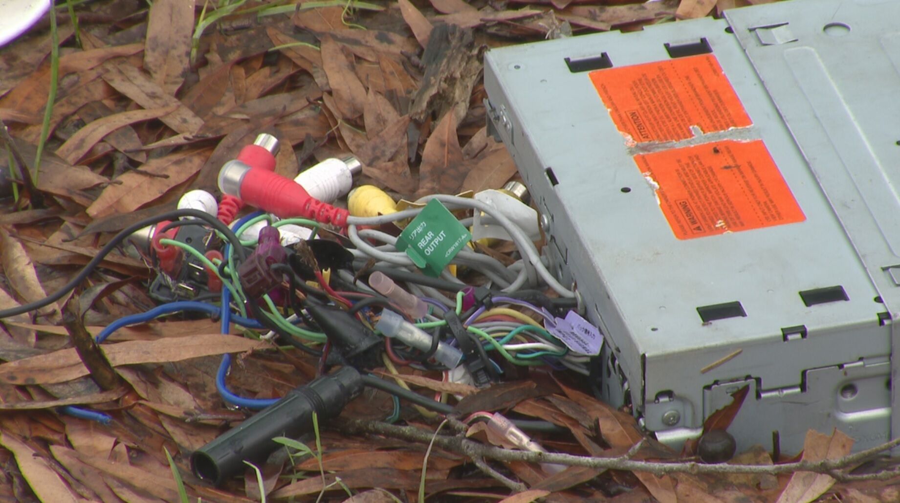 Electronics litter